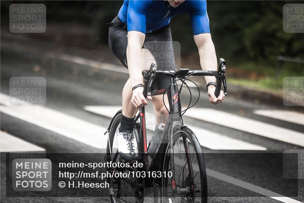 13.09.2026 - Stadtparktriathlon H.Heesch http://msf.ph/oto/10316310 13.09.2026 12:59:25 Radfahren 1094, 1277, 1339, 1379, 1406, 1422 meine-sportfotos.de