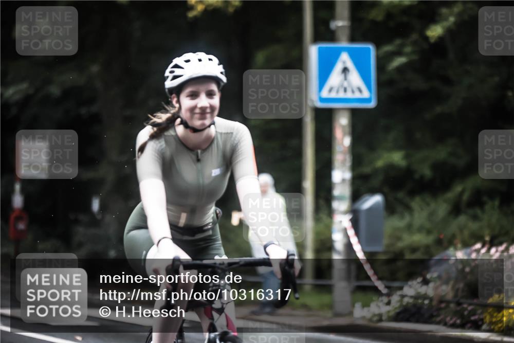 13.09.2026 - Stadtparktriathlon H.Heesch http://msf.ph/oto/10316317 13.09.2026 12:59:39 Radfahren 1168, 1270, 1303, 1353, 1360, 1397 meine-sportfotos.de
