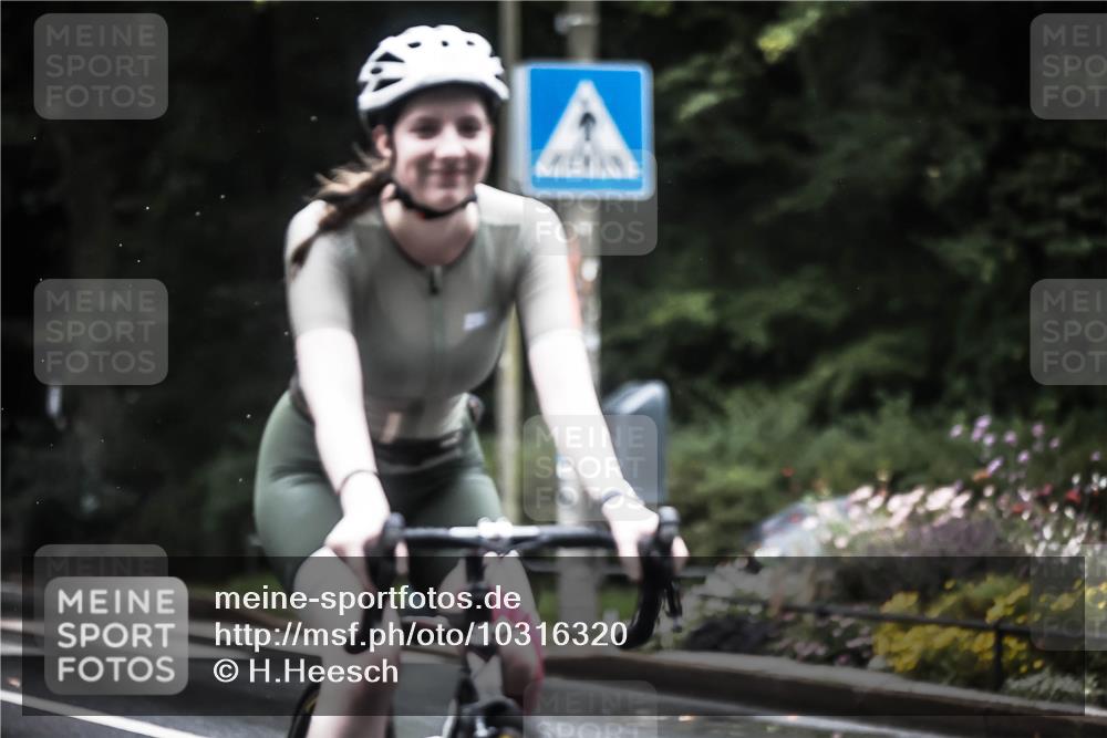 13.09.2026 - Stadtparktriathlon H.Heesch http://msf.ph/oto/10316320 13.09.2026 12:59:39 Radfahren 1168, 1270, 1303, 1353, 1360, 1397 meine-sportfotos.de