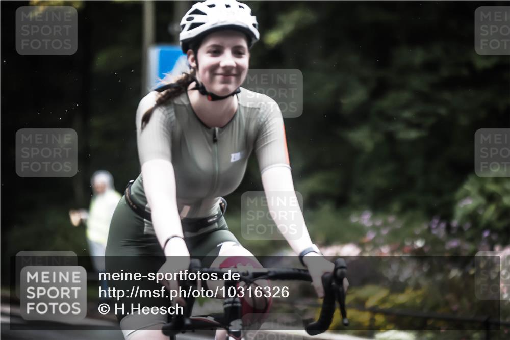 13.09.2026 - Stadtparktriathlon H.Heesch http://msf.ph/oto/10316326 13.09.2026 12:59:39 Radfahren 1168, 1270, 1303, 1353, 1360, 1397 meine-sportfotos.de