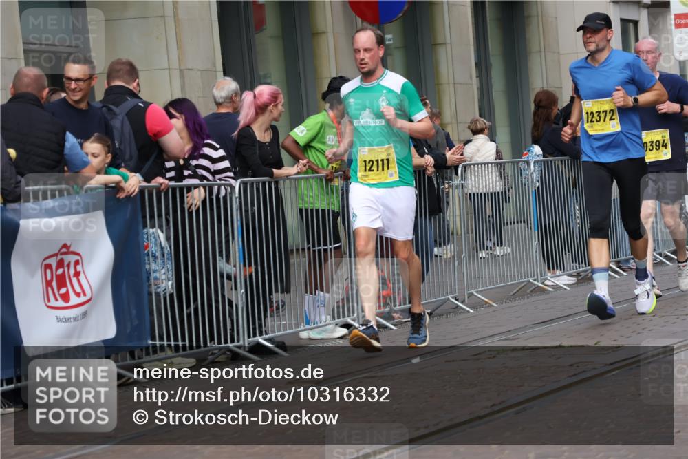 13.09.2026 - 21. swb-Marathon Bremen Strokosch-Dieckow http://msf.ph/oto/10316332 13.09.2026 10:57:16 Ziel 10177, 10226, 10300, 10394, 10460, 10517, 10518, 11106, 11153, 11245, 11365, 11480, 11498, 11532, 11568, 11609, 11734, 11965, 11966, 12037, 12111, 12222, 12264, 12372, 10157, 10166, 10408, 10578, 10687, 10700, 10772, 10969, 11000, 11079, 11236, 11292, 11328, 11484, 11667, 11946, 12032, 12263, 12382, 12383, 12400, 12411 meine-sportfotos.de
