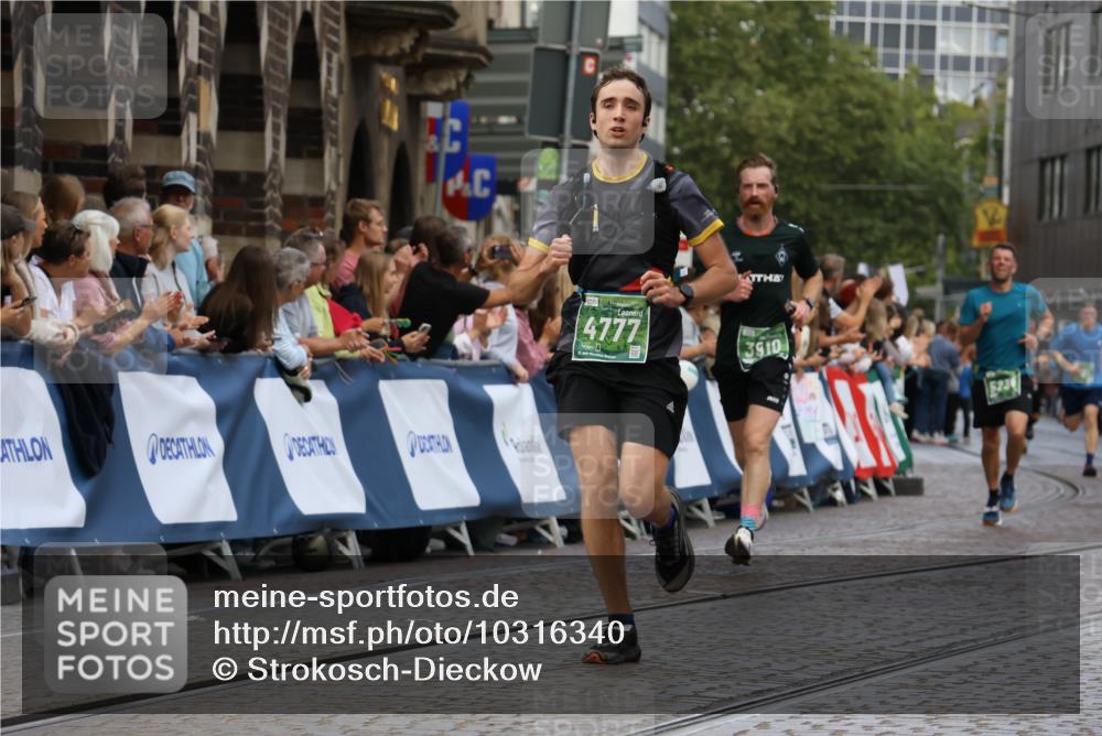13.09.2026 - 21. swb-Marathon Bremen Strokosch-Dieckow http://msf.ph/oto/10316340 13.09.2026 13:06:34 Ziel 474, 1901, 3466, 4614, 6686, 7336, 8621, 8670, 9934, 508, 521, 788, 1009, 3127, 3910, 4574, 4777, 5238, 6784, 6951, 8580 meine-sportfotos.de