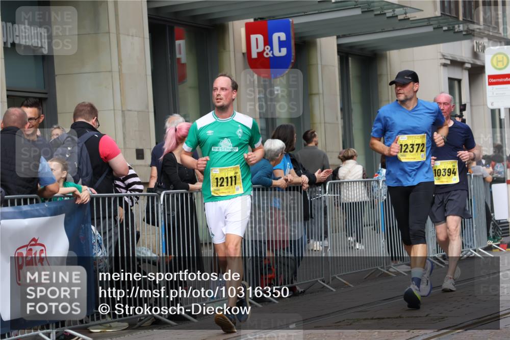 13.09.2026 - 21. swb-Marathon Bremen Strokosch-Dieckow http://msf.ph/oto/10316350 13.09.2026 10:57:16 Ziel 10177, 10226, 10300, 10394, 10460, 10517, 10518, 11106, 11153, 11245, 11365, 11480, 11498, 11532, 11568, 11609, 11734, 11965, 11966, 12037, 12111, 12222, 12264, 12372, 10157, 10166, 10408, 10578, 10687, 10700, 10772, 10969, 11000, 11079, 11236, 11292, 11328, 11484, 11667, 11946, 12032, 12263, 12382, 12383, 12400, 12411 meine-sportfotos.de