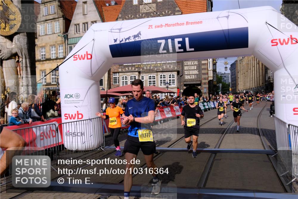 13.09.2026 - 21. swb-Marathon Bremen Tim E. http://msf.ph/oto/10316364 13.09.2026 10:56:42 Ziel 10184, 10211, 10240, 10322, 10356, 10443, 10670, 10675, 10699, 10844, 11069, 11256, 11280, 11317, 11407, 11570, 11693, 11795, 11844, 11855, 11871, 12452, 12543 meine-sportfotos.de