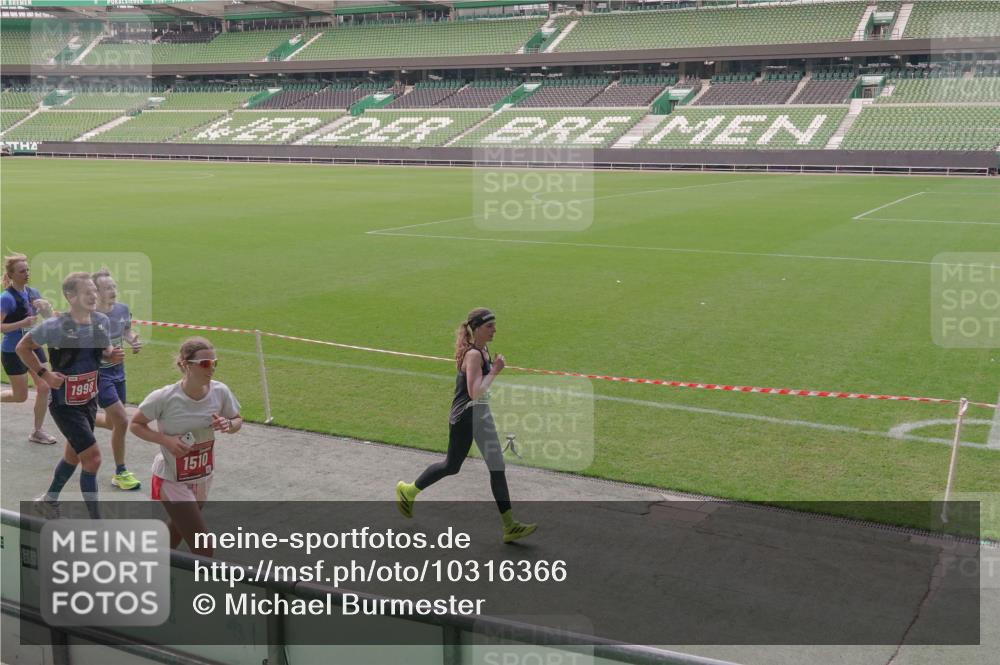 13.09.2026 - 21. swb-Marathon Bremen Michael Burmester http://msf.ph/oto/10316366 13.09.2026 12:51:31 Laufen im Stadion 235, 335, 469, 734, 771, 863, 1043, 1125, 1146, 1162, 1232, 1455, 1492, 1510, 1513, 1613, 1955, 1970, 1998, 2008, 2130, 2291, 2295, 2360, 2442, 2444, 2447, 2498, 2759, 2847, 3085, 3440, 3484, 3566, 3647, 3703, 3808, 3830, 3899, 3959, 3988, 4023, 4165, 4283, 4368, 4429, 4473, 4475, 4559, 4571, 4573, 4582, 4727, 4781, 4782, 4888, 4895, 5066, 5079, 5152, 5155, 5168, 5314, 5379, 5521, 5532, 5620, 5627, 5636, 5696, 6267, 6274, 6471, 6668, 6901, 8033, 8798 meine-sportfotos.de