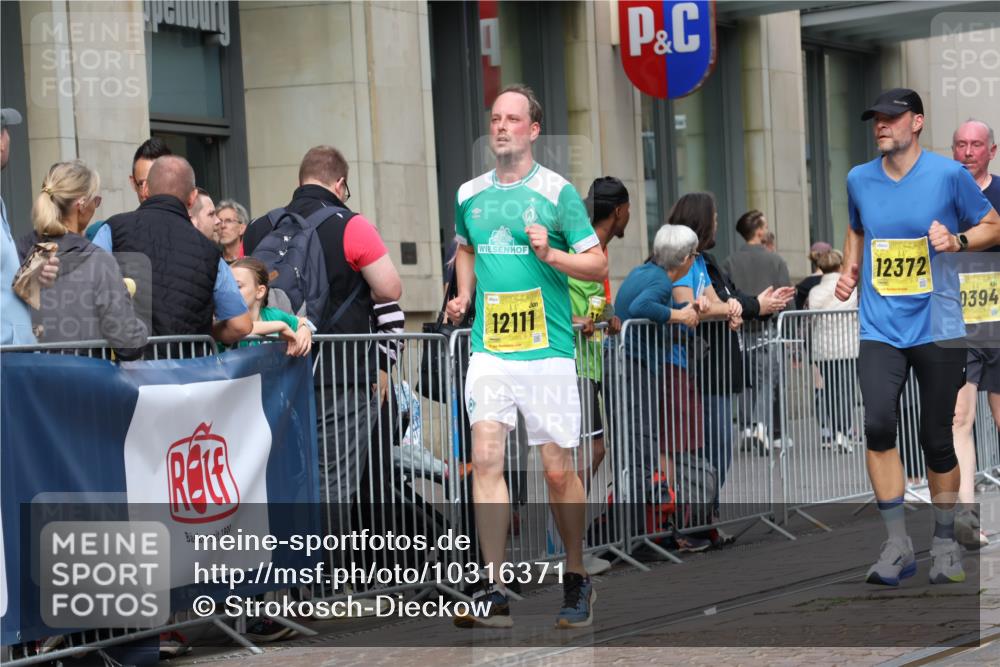 13.09.2026 - 21. swb-Marathon Bremen Strokosch-Dieckow http://msf.ph/oto/10316371 13.09.2026 10:57:16 Ziel 10177, 10226, 10300, 10394, 10460, 10517, 10518, 11106, 11153, 11245, 11365, 11480, 11498, 11532, 11568, 11609, 11734, 11965, 11966, 12037, 12111, 12222, 12264, 12372, 10157, 10166, 10408, 10578, 10687, 10700, 10772, 10969, 11000, 11079, 11236, 11292, 11328, 11484, 11667, 11946, 12032, 12263, 12382, 12383, 12400, 12411 meine-sportfotos.de