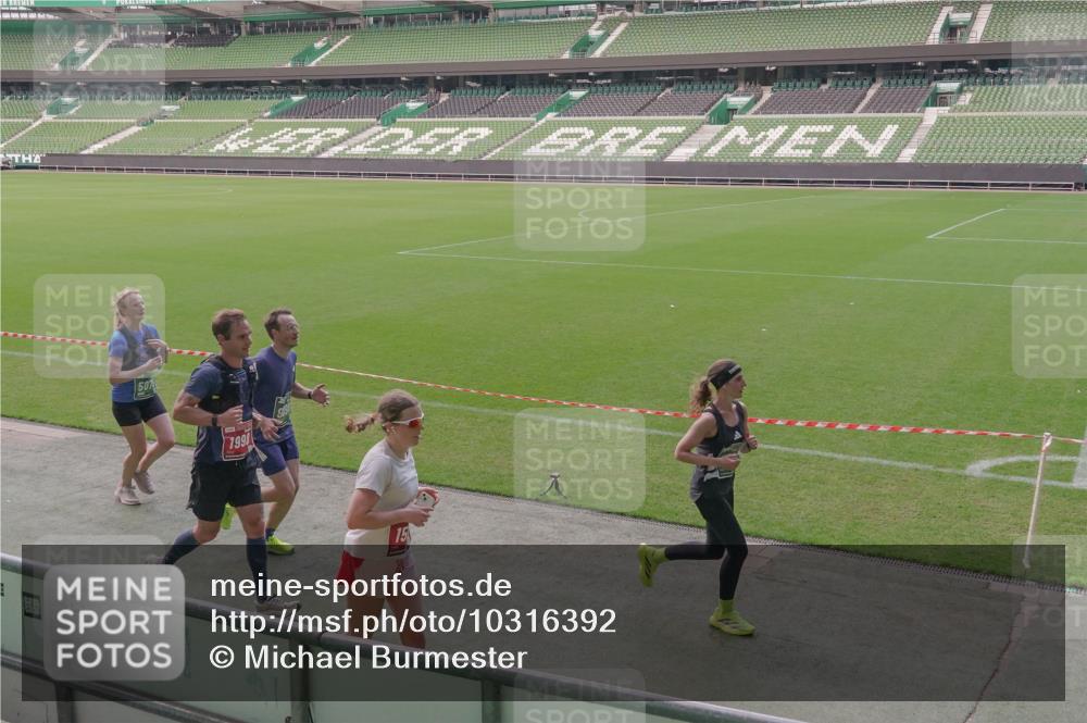 13.09.2026 - 21. swb-Marathon Bremen Michael Burmester http://msf.ph/oto/10316392 13.09.2026 12:51:31 Laufen im Stadion 235, 335, 469, 734, 771, 863, 1043, 1125, 1146, 1162, 1232, 1455, 1492, 1510, 1513, 1613, 1955, 1970, 1998, 2008, 2130, 2291, 2295, 2360, 2442, 2444, 2447, 2498, 2759, 2847, 3085, 3440, 3484, 3566, 3647, 3703, 3808, 3830, 3899, 3959, 3988, 4023, 4165, 4283, 4368, 4429, 4473, 4475, 4559, 4571, 4573, 4582, 4727, 4781, 4782, 4888, 4895, 5066, 5079, 5152, 5155, 5168, 5314, 5379, 5521, 5532, 5620, 5627, 5636, 5696, 6267, 6274, 6471, 6668, 6901, 8033, 8798 meine-sportfotos.de