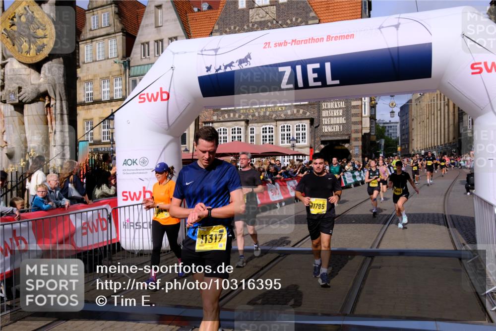 13.09.2026 - 21. swb-Marathon Bremen Tim E. http://msf.ph/oto/10316395 13.09.2026 10:56:42 Ziel 10184, 10211, 10240, 10322, 10356, 10443, 10670, 10675, 10699, 10844, 11069, 11256, 11280, 11317, 11407, 11570, 11693, 11795, 11844, 11855, 11871, 12452, 12543 meine-sportfotos.de