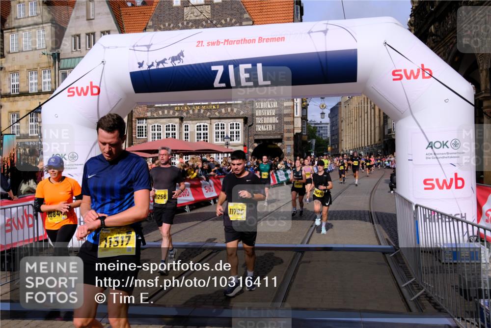 13.09.2026 - 21. swb-Marathon Bremen Tim E. http://msf.ph/oto/10316411 13.09.2026 10:56:43 Ziel 10184, 10211, 10240, 10322, 10356, 10443, 10670, 10675, 10699, 10844, 11069, 11256, 11280, 11317, 11407, 11570, 11693, 11795, 11844, 11855, 11871, 11911, 11996, 12452, 12543 meine-sportfotos.de