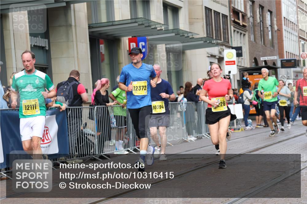 13.09.2026 - 21. swb-Marathon Bremen Strokosch-Dieckow http://msf.ph/oto/10316415 13.09.2026 10:57:17 Ziel 10177, 10226, 10300, 10394, 10460, 10517, 10518, 11106, 11153, 11245, 11365, 11480, 11498, 11532, 11568, 11609, 11734, 11965, 11966, 12037, 12111, 12222, 12228, 12264, 12372, 10157, 10166, 10408, 10578, 10687, 10700, 10772, 10969, 11000, 11236, 11292, 11328, 11484, 11667, 11946, 12032, 12263, 12382, 12383, 12400, 12411 meine-sportfotos.de