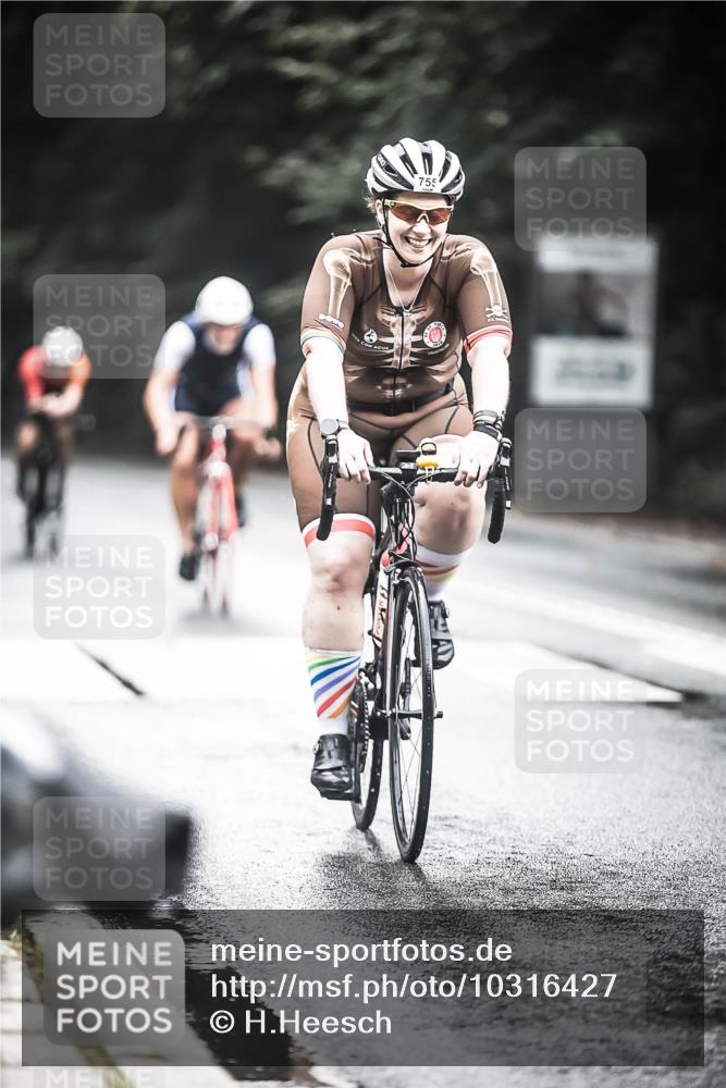13.09.2026 - Stadtparktriathlon H.Heesch http://msf.ph/oto/10316427 13.09.2026 11:51:55 Radfahren 713, 714, 755, 773, 808, 830, 877, 903, 911 meine-sportfotos.de