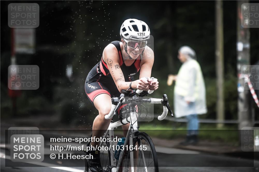 13.09.2026 - Stadtparktriathlon H.Heesch http://msf.ph/oto/10316445 13.09.2026 12:59:52 Radfahren 1107, 1247, 1252, 1302, 1414, 1418, 1428 meine-sportfotos.de