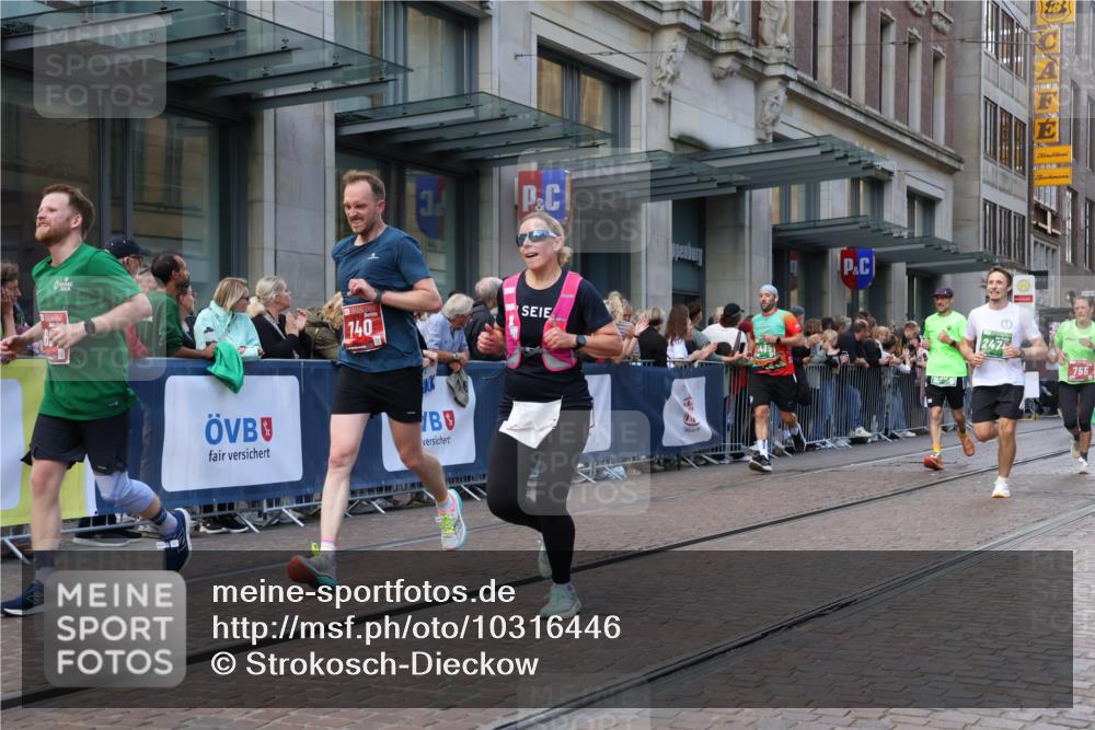 13.09.2026 - 21. swb-Marathon Bremen Strokosch-Dieckow http://msf.ph/oto/10316446 13.09.2026 13:16:24 Ziel 472, 675, 696, 734, 816, 827, 985, 1076, 2473, 2474, 2809, 3716, 3961, 4135, 4137, 4485, 5255, 5772, 6049, 6367, 6531, 6535, 7297, 7387, 7603, 7875, 8171, 8288, 481, 663, 740, 755, 792, 1162, 1605, 2604, 3134, 4128, 5554, 5963, 6106, 6721, 6744, 7053, 7603, 7801, 8398, 8487, 9031, 9115, 13008, 13158 meine-sportfotos.de