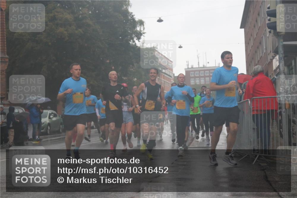 13.09.2026 - Kiel Lauf Markus Tischler http://msf.ph/oto/10316452 13.09.2026 10:46:30 Fleethörn 2956, 472, 3031, 5655 meine-sportfotos.de