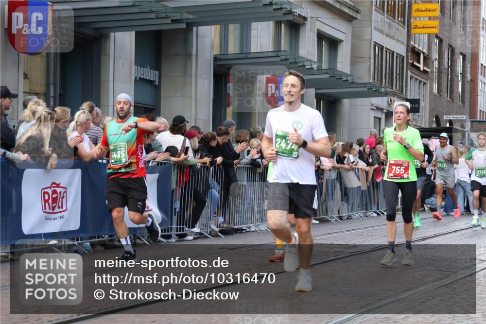 13.09.2026 - 21. swb-Marathon Bremen Strokosch-Dieckow http://msf.ph/oto/10316470 13.09.2026 13:16:25 Ziel 385, 472, 675, 696, 734, 816, 827, 985, 1076, 1970, 2473, 2474, 2809, 3716, 3961, 4135, 4137, 4485, 5255, 5772, 6049, 6367, 6531, 6535, 6819, 7297, 7387, 7875, 8171, 8288, 481, 663, 740, 755, 792, 1076, 1162, 1605, 2604, 3134, 4128, 5554, 5963, 6106, 6721, 6744, 7053, 7603, 7801, 8171, 8288, 8398, 8487, 9031, 9115, 13008, 13158 meine-sportfotos.de