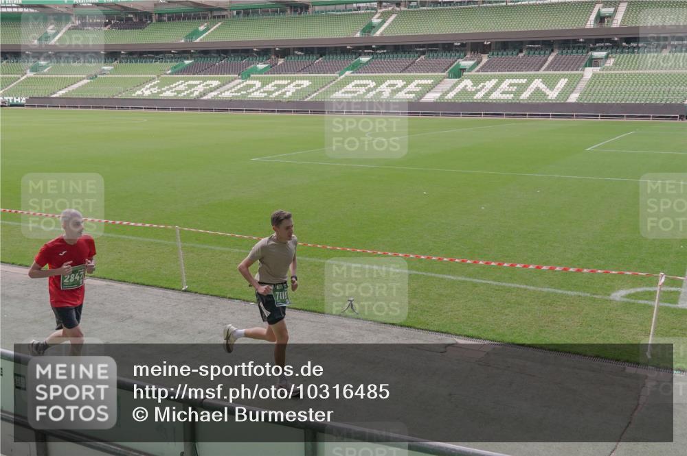 13.09.2026 - 21. swb-Marathon Bremen Michael Burmester http://msf.ph/oto/10316485 13.09.2026 12:51:37 Laufen im Stadion 107, 235, 335, 734, 771, 863, 1043, 1125, 1146, 1162, 1232, 1455, 1492, 1510, 1513, 1613, 1955, 1970, 1998, 2008, 2130, 2291, 2295, 2360, 2442, 2444, 2447, 2498, 2759, 2847, 3085, 3336, 3440, 3484, 3566, 3647, 3703, 3808, 3830, 3899, 3959, 3988, 4023, 4165, 4283, 4368, 4429, 4473, 4475, 4559, 4571, 4573, 4582, 4727, 4781, 4782, 4888, 4895, 5066, 5079, 5152, 5155, 5168, 5314, 5379, 5521, 5532, 5620, 5627, 5636, 5696, 6267, 6274, 6471, 6668, 6901, 8033, 8798 meine-sportfotos.de