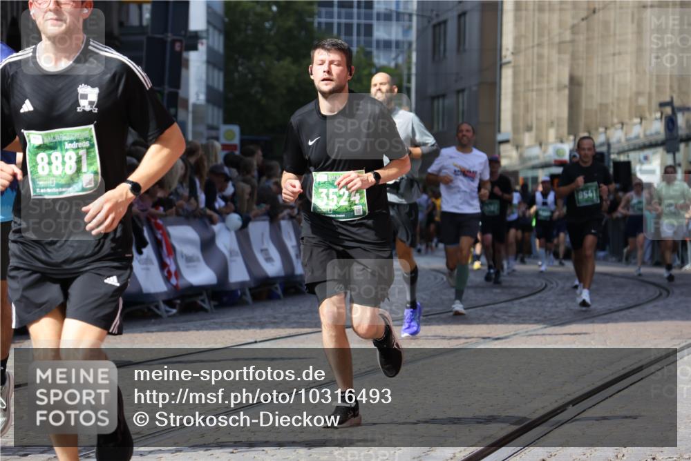 13.09.2026 - 21. swb-Marathon Bremen Strokosch-Dieckow http://msf.ph/oto/10316493 13.09.2026 13:24:33 Ziel 102, 776, 909, 1199, 1250, 2295, 2370, 2491, 2967, 3372, 4000, 4559, 5012, 5208, 5257, 5481, 5623, 5928, 5929, 6105, 7059, 7069, 7081, 8082, 8179, 8415, 9087, 9916, 13219, 282, 1516, 1582, 2280, 3524, 4198, 4262, 4277, 5328, 5664, 6626, 6807, 8636, 9541, 10097, 10103 meine-sportfotos.de