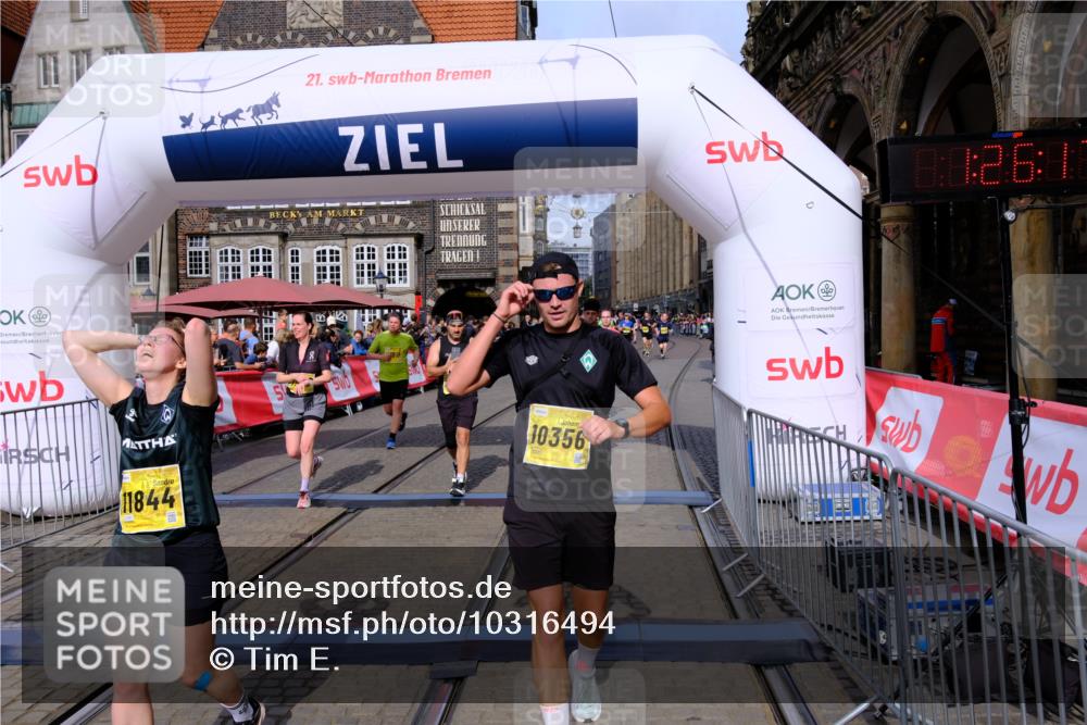 13.09.2026 - 21. swb-Marathon Bremen Tim E. http://msf.ph/oto/10316494 13.09.2026 10:56:49 Ziel 10184, 10211, 10240, 10356, 10372, 10540, 10675, 10721, 10824, 10844, 10936, 11069, 11256, 11317, 11349, 11407, 11474, 11601, 11795, 11844, 11855, 11871, 11911, 11996, 12543 meine-sportfotos.de