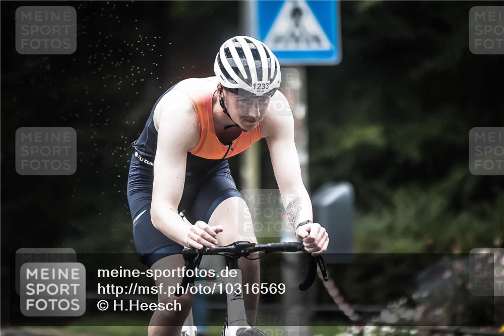 13.09.2026 - Stadtparktriathlon H.Heesch http://msf.ph/oto/10316569 13.09.2026 13:00:00 Radfahren 1082, 1221, 1233, 1239, 1357, 1412, 1418 meine-sportfotos.de