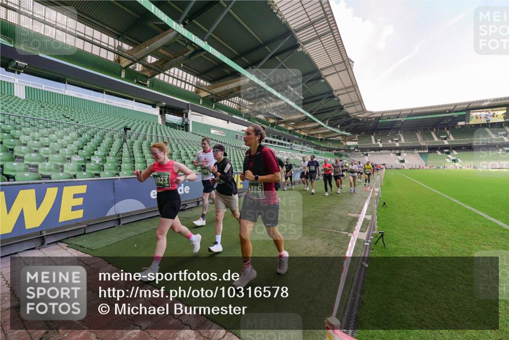 13.09.2026 - 21. swb-Marathon Bremen Michael Burmester http://msf.ph/oto/10316578 13.09.2026 13:13:34 Laufen im Stadion 118, 183, 270, 278, 349, 460, 514, 576, 600, 631, 695, 702, 768, 933, 950, 956, 1005, 1143, 1286, 1334, 1392, 1408, 1426, 1573, 1596, 1641, 1991, 2005, 2024, 2035, 2079, 2233, 2264, 2336, 2387, 2412, 2439, 2457, 2461, 2478, 2505, 2521, 2540, 2564, 2612, 2665, 2684, 2693, 2765, 2773, 2792, 2815, 2816, 2829, 2860, 2884, 2887, 2895, 2921, 2963, 2966, 2972, 2975, 3016, 3111, 3143, 3155, 3209, 3253, 3277, 3293, 3304, 3313, 3378, 3405, 3428, 3434, 3653, 3661, 549 meine-sportfotos.de
