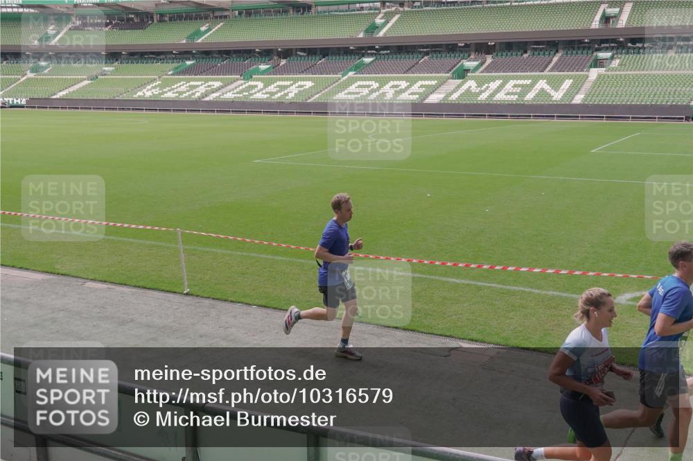 13.09.2026 - 21. swb-Marathon Bremen Michael Burmester http://msf.ph/oto/10316579 13.09.2026 12:51:40 Laufen im Stadion 107, 235, 335, 683, 734, 771, 863, 1043, 1125, 1146, 1162, 1232, 1455, 1492, 1510, 1513, 1613, 1955, 1970, 1998, 2008, 2130, 2295, 2442, 2444, 2447, 2498, 2759, 2767, 2847, 3085, 3336, 3440, 3448, 3484, 3566, 3647, 3703, 3808, 3830, 3899, 3959, 3988, 4023, 4165, 4283, 4368, 4429, 4473, 4475, 4559, 4571, 4573, 4582, 4727, 4781, 4782, 4888, 4895, 5066, 5079, 5152, 5155, 5168, 5314, 5379, 5521, 5532, 5620, 5627, 5636, 5696, 6267, 6274, 6471, 6668, 6901, 8033, 8798 meine-sportfotos.de