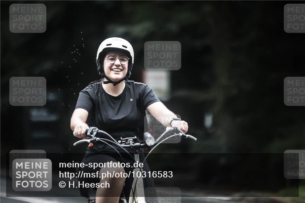 13.09.2026 - Stadtparktriathlon H.Heesch http://msf.ph/oto/10316583 13.09.2026 13:00:02 Radfahren 1082, 1160, 1221, 1233, 1239, 1357, 1412 meine-sportfotos.de
