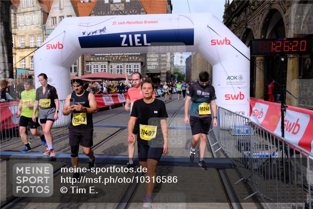 13.09.2026 - 21. swb-Marathon Bremen Tim E. http://msf.ph/oto/10316586 13.09.2026 10:56:52 Ziel 10240, 10356, 10372, 10486, 10540, 10675, 10721, 10771, 10824, 10844, 10888, 10936, 11064, 11069, 11256, 11349, 11407, 11474, 11601, 11795, 11844, 11855, 11871, 11911, 11996, 12543 meine-sportfotos.de