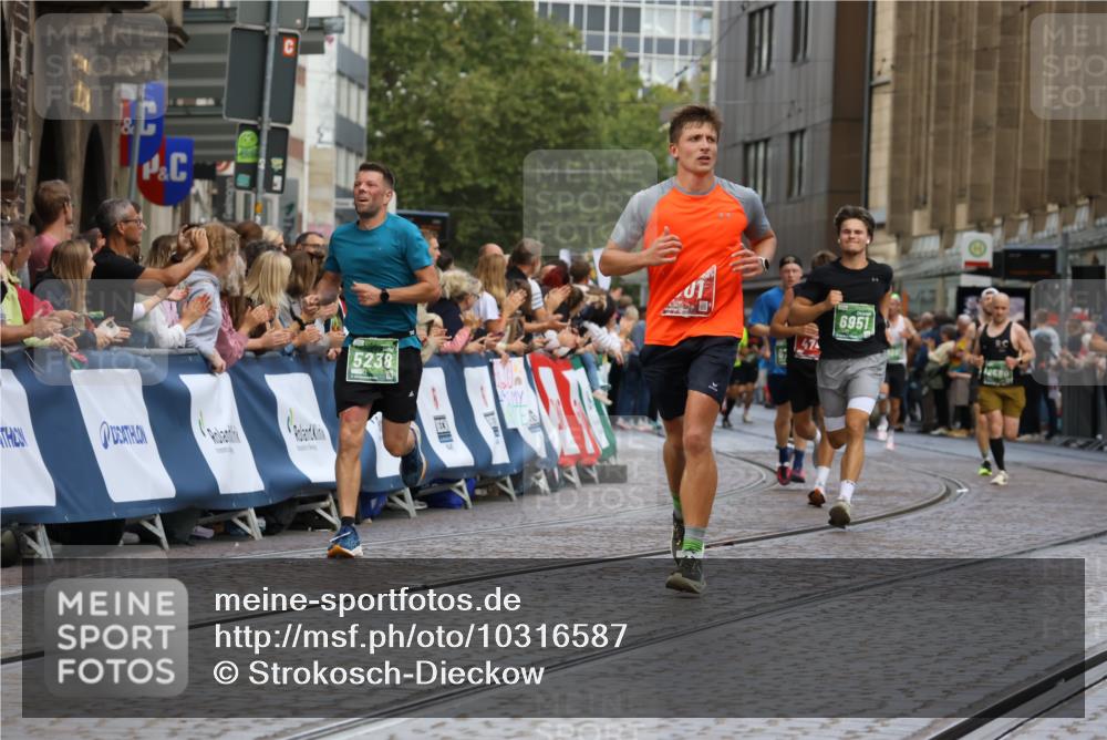 13.09.2026 - 21. swb-Marathon Bremen Strokosch-Dieckow http://msf.ph/oto/10316587 13.09.2026 13:06:37 Ziel 474, 1901, 3466, 6686, 7336, 8621, 8670, 9934, 13148, 521, 788, 1009, 3127, 3910, 4574, 5238, 6784, 6951, 8580 meine-sportfotos.de