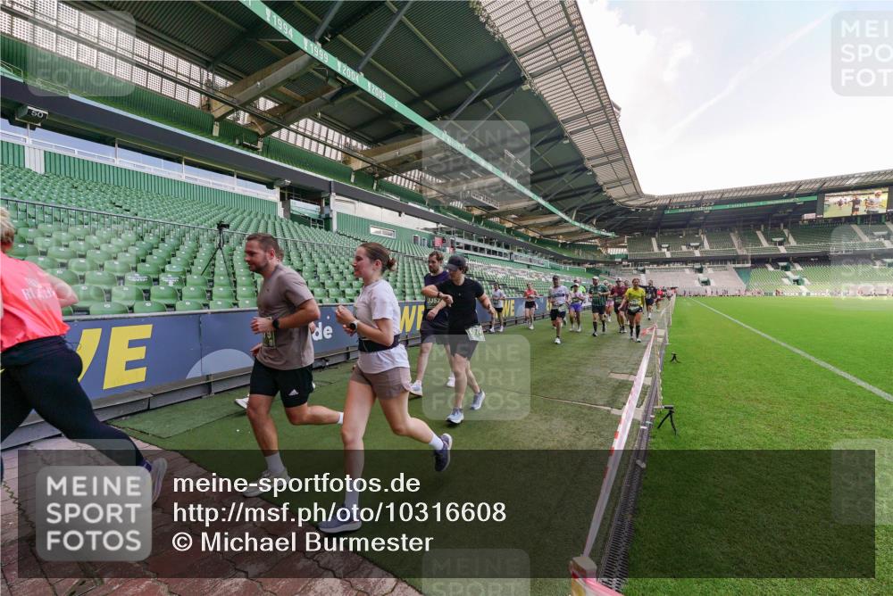 13.09.2026 - 21. swb-Marathon Bremen Michael Burmester http://msf.ph/oto/10316608 13.09.2026 13:13:38 Laufen im Stadion 118, 183, 270, 278, 349, 460, 514, 576, 600, 631, 695, 702, 768, 933, 950, 956, 1005, 1143, 1286, 1334, 1392, 1408, 1426, 1573, 1596, 1641, 1991, 2005, 2024, 2035, 2079, 2233, 2264, 2387, 2412, 2439, 2457, 2461, 2478, 2505, 2521, 2540, 2564, 2612, 2665, 2684, 2693, 2765, 2773, 2792, 2815, 2816, 2829, 2860, 2884, 2887, 2895, 2921, 2963, 2966, 2972, 2975, 3016, 3111, 3155, 3209, 3253, 3277, 3293, 3304, 3313, 3378, 3405, 3428, 3434, 3653, 3661, 549 meine-sportfotos.de
