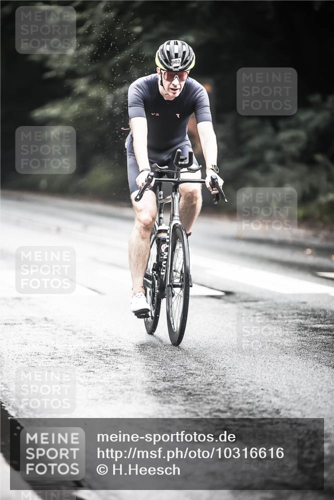13.09.2026 - Stadtparktriathlon H.Heesch http://msf.ph/oto/10316616 13.09.2026 11:52:04 Radfahren 713, 902, 903 meine-sportfotos.de