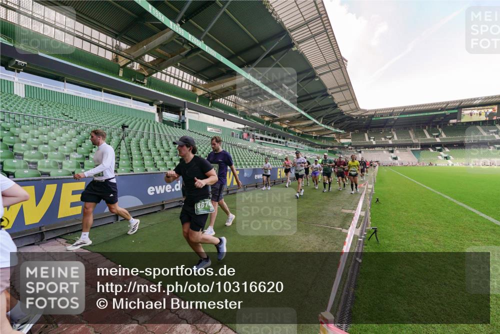 13.09.2026 - 21. swb-Marathon Bremen Michael Burmester http://msf.ph/oto/10316620 13.09.2026 13:13:39 Laufen im Stadion 118, 183, 270, 278, 349, 460, 514, 576, 600, 631, 695, 702, 768, 933, 950, 956, 1005, 1143, 1286, 1334, 1392, 1408, 1426, 1573, 1596, 1641, 1819, 1991, 2005, 2024, 2035, 2079, 2233, 2264, 2387, 2412, 2439, 2457, 2461, 2478, 2505, 2521, 2540, 2564, 2612, 2665, 2684, 2693, 2765, 2773, 2792, 2815, 2816, 2829, 2860, 2884, 2887, 2895, 2921, 2963, 2966, 2972, 2975, 3016, 3111, 3155, 3209, 3253, 3277, 3293, 3304, 3313, 3378, 3405, 3428, 3434, 3653, 3661, 549 meine-sportfotos.de