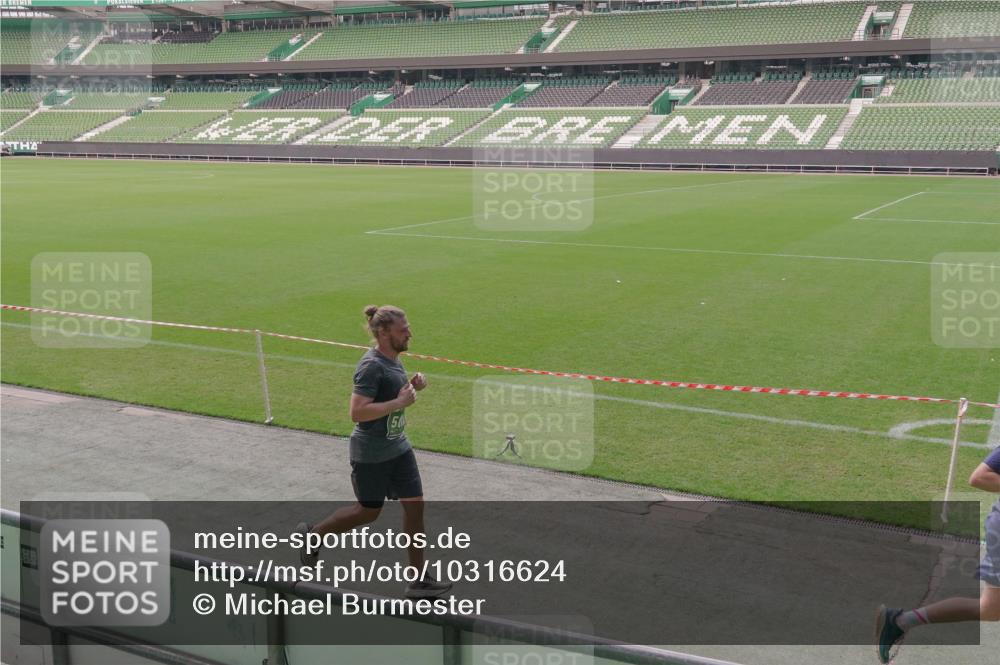 13.09.2026 - 21. swb-Marathon Bremen Michael Burmester http://msf.ph/oto/10316624 13.09.2026 12:51:44 Laufen im Stadion 107, 235, 335, 683, 734, 771, 792, 863, 1033, 1043, 1125, 1146, 1162, 1232, 1455, 1492, 1510, 1613, 1955, 1970, 1998, 2008, 2130, 2295, 2442, 2444, 2447, 2480, 2498, 2759, 2767, 2847, 3085, 3336, 3440, 3448, 3484, 3566, 3703, 3808, 3830, 3899, 3959, 3988, 4023, 4165, 4283, 4368, 4429, 4473, 4475, 4559, 4571, 4573, 4582, 4727, 4781, 4782, 4888, 4895, 5066, 5079, 5152, 5155, 5168, 5314, 5379, 5521, 5532, 5620, 5627, 5696, 6274, 6471, 6668, 6901, 8033, 8798 meine-sportfotos.de