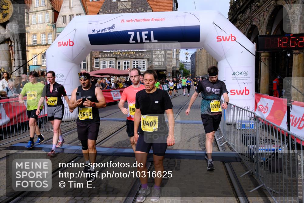 13.09.2026 - 21. swb-Marathon Bremen Tim E. http://msf.ph/oto/10316625 13.09.2026 10:56:52 Ziel 10240, 10356, 10372, 10486, 10540, 10675, 10721, 10771, 10824, 10844, 10888, 10936, 11064, 11069, 11256, 11349, 11407, 11474, 11601, 11795, 11844, 11855, 11871, 11911, 11996, 12543 meine-sportfotos.de