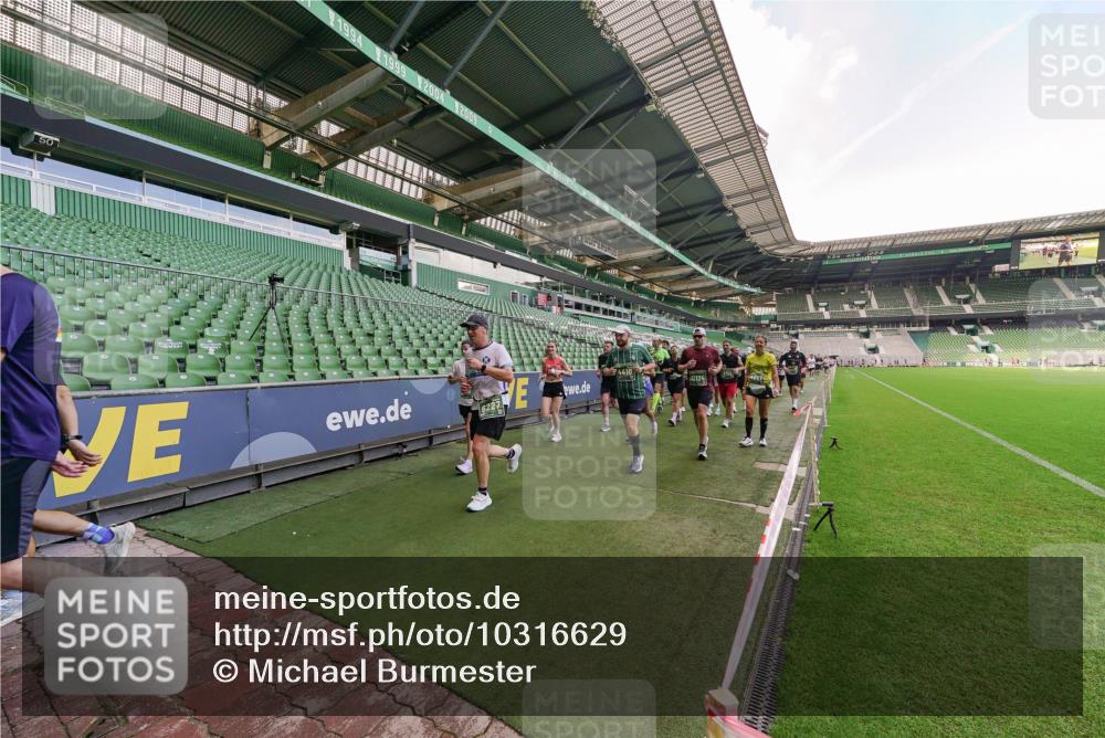 13.09.2026 - 21. swb-Marathon Bremen Michael Burmester http://msf.ph/oto/10316629 13.09.2026 13:13:40 Laufen im Stadion 118, 183, 270, 278, 349, 460, 514, 576, 600, 631, 695, 702, 768, 933, 950, 956, 1005, 1143, 1286, 1334, 1392, 1408, 1426, 1573, 1596, 1641, 1818, 1819, 1991, 2005, 2024, 2035, 2079, 2233, 2264, 2387, 2412, 2439, 2457, 2461, 2478, 2505, 2521, 2540, 2564, 2612, 2665, 2684, 2693, 2765, 2773, 2792, 2815, 2816, 2829, 2860, 2884, 2887, 2895, 2921, 2963, 2966, 2972, 2975, 3016, 3111, 3155, 3209, 3253, 3277, 3293, 3304, 3313, 3378, 3405, 3428, 3434, 3653, 3661, 549 meine-sportfotos.de