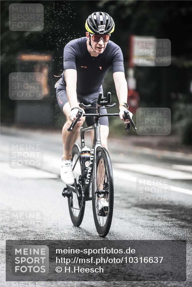 13.09.2026 - Stadtparktriathlon H.Heesch http://msf.ph/oto/10316637 13.09.2026 11:52:05 Radfahren 713, 902, 903 meine-sportfotos.de