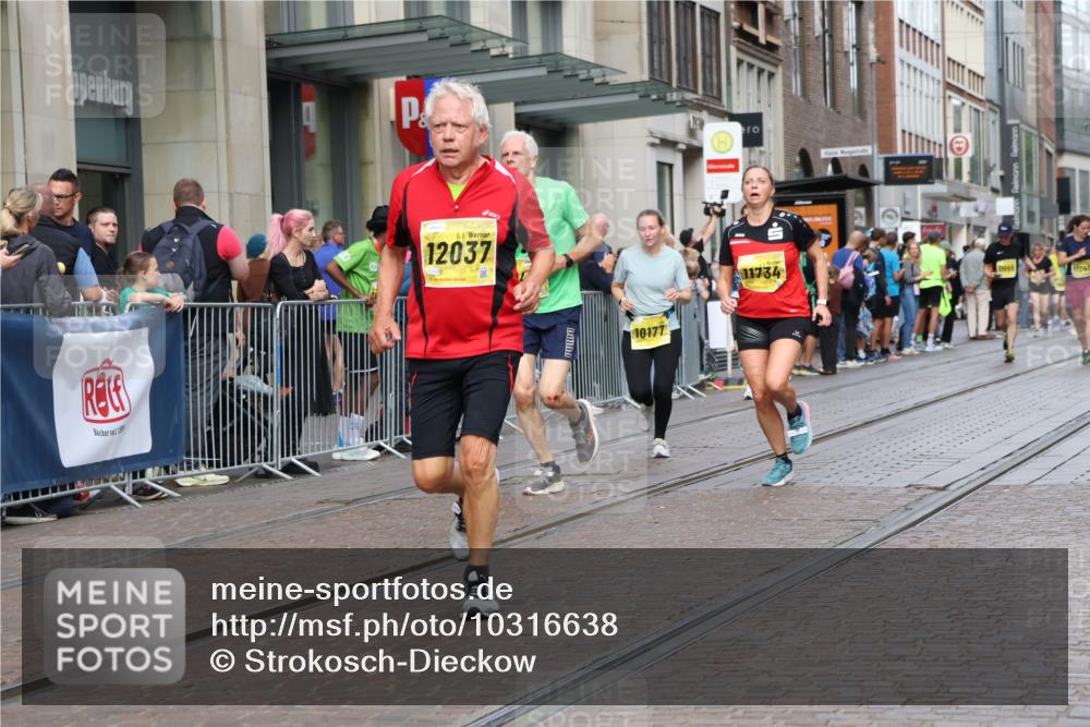 13.09.2026 - 21. swb-Marathon Bremen Strokosch-Dieckow http://msf.ph/oto/10316638 13.09.2026 10:57:21 Ziel 10177, 10300, 10394, 10460, 10707, 10728, 11106, 11153, 11245, 11365, 11480, 11498, 11532, 11568, 11734, 11856, 11965, 11966, 12037, 12111, 12222, 12228, 12231, 12264, 12372, 12427, 12555, 10157, 10166, 10226, 10300, 10517, 10518, 10578, 10687, 10700, 10772, 10969, 11236, 11292, 11484, 11498, 11609, 11667, 12032, 12263, 12382, 12383, 12400, 12411 meine-sportfotos.de