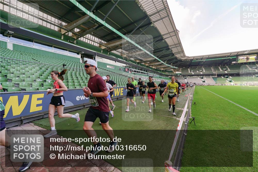 13.09.2026 - 21. swb-Marathon Bremen Michael Burmester http://msf.ph/oto/10316650 13.09.2026 13:13:42 Laufen im Stadion 118, 183, 270, 278, 349, 460, 514, 576, 600, 631, 695, 702, 768, 933, 950, 956, 1005, 1143, 1286, 1334, 1392, 1408, 1426, 1573, 1596, 1641, 1818, 1819, 1991, 2005, 2024, 2035, 2079, 2233, 2264, 2387, 2412, 2439, 2457, 2461, 2478, 2505, 2521, 2540, 2564, 2612, 2665, 2684, 2693, 2765, 2773, 2792, 2815, 2816, 2829, 2860, 2884, 2887, 2895, 2921, 2963, 2966, 2972, 2975, 3016, 3111, 3155, 3209, 3253, 3277, 3293, 3304, 3313, 3378, 3405, 3428, 3434, 3653, 3661 meine-sportfotos.de