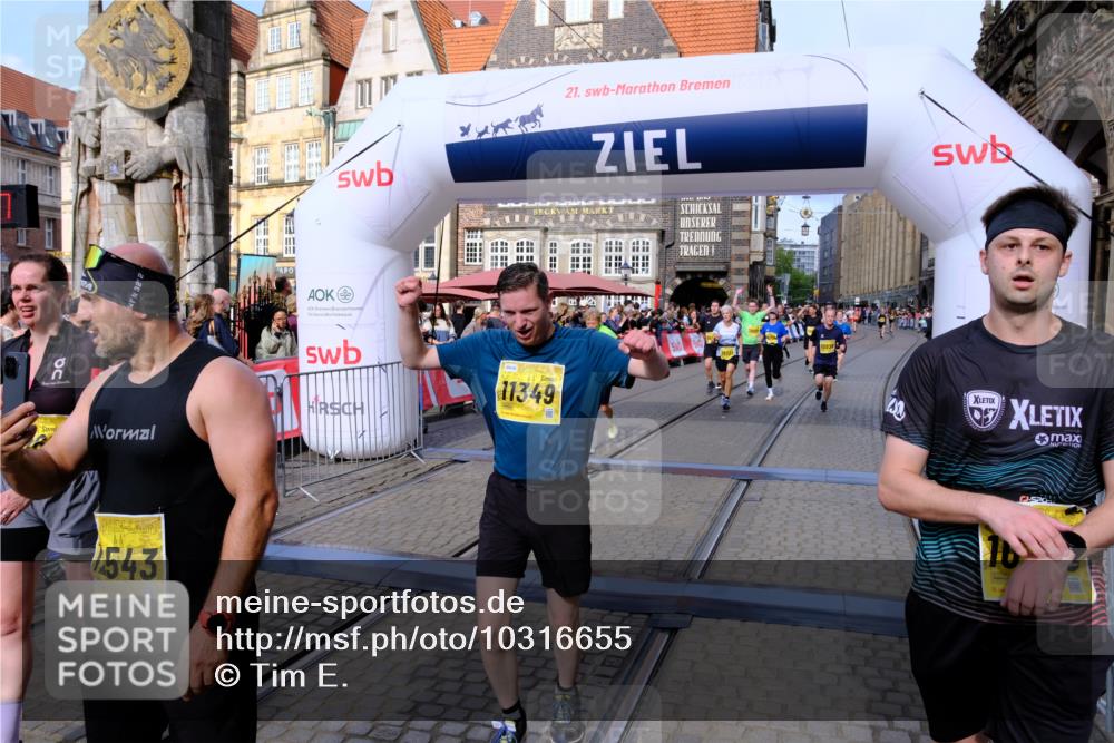 13.09.2026 - 21. swb-Marathon Bremen Tim E. http://msf.ph/oto/10316655 13.09.2026 10:56:54 Ziel 10240, 10356, 10372, 10486, 10540, 10675, 10721, 10771, 10824, 10888, 10936, 11064, 11069, 11256, 11349, 11407, 11474, 11601, 11844, 11855, 11871, 11911, 11996, 12543 meine-sportfotos.de