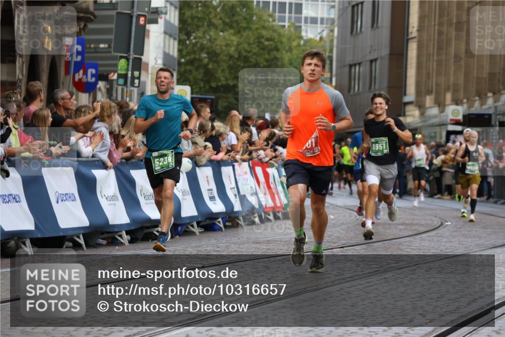 13.09.2026 - 21. swb-Marathon Bremen Strokosch-Dieckow http://msf.ph/oto/10316657 13.09.2026 13:06:37 Ziel 474, 1901, 3466, 6686, 7336, 8621, 8670, 9934, 13148, 521, 788, 1009, 3127, 3910, 4574, 5238, 6784, 6951, 8580 meine-sportfotos.de