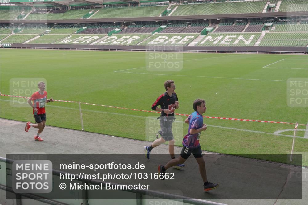 13.09.2026 - 21. swb-Marathon Bremen Michael Burmester http://msf.ph/oto/10316662 13.09.2026 12:51:47 Laufen im Stadion 107, 235, 335, 683, 734, 771, 792, 863, 1033, 1043, 1125, 1146, 1162, 1232, 1455, 1492, 1510, 1613, 1955, 1970, 1998, 2008, 2130, 2295, 2442, 2444, 2447, 2480, 2498, 2759, 2767, 2847, 3085, 3149, 3336, 3440, 3448, 3484, 3566, 3703, 3808, 3830, 3899, 3959, 3988, 4023, 4165, 4283, 4368, 4429, 4473, 4475, 4559, 4571, 4573, 4582, 4727, 4781, 4782, 4888, 4895, 5066, 5079, 5152, 5155, 5168, 5314, 5379, 5521, 5532, 5620, 5627, 5696, 6274, 6471, 6668, 6901, 8033, 8798 meine-sportfotos.de