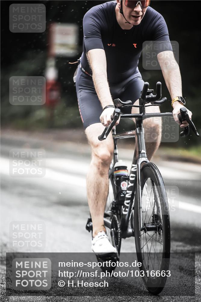 13.09.2026 - Stadtparktriathlon H.Heesch http://msf.ph/oto/10316663 13.09.2026 11:52:05 Radfahren 713, 902, 903 meine-sportfotos.de