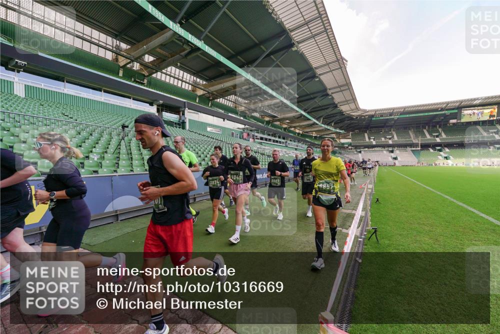 13.09.2026 - 21. swb-Marathon Bremen Michael Burmester http://msf.ph/oto/10316669 13.09.2026 13:13:44 Laufen im Stadion 118, 183, 270, 278, 349, 460, 514, 576, 600, 631, 695, 702, 768, 933, 950, 956, 1005, 1143, 1286, 1334, 1392, 1408, 1426, 1573, 1596, 1641, 1818, 1819, 1991, 2005, 2024, 2035, 2079, 2233, 2264, 2314, 2387, 2412, 2439, 2457, 2461, 2478, 2505, 2521, 2540, 2564, 2612, 2665, 2684, 2693, 2765, 2773, 2792, 2815, 2816, 2829, 2860, 2884, 2887, 2895, 2921, 2963, 2966, 2972, 2975, 3016, 3111, 3155, 3209, 3253, 3277, 3293, 3304, 3313, 3378, 3405, 3428, 3434, 3653, 3661 meine-sportfotos.de