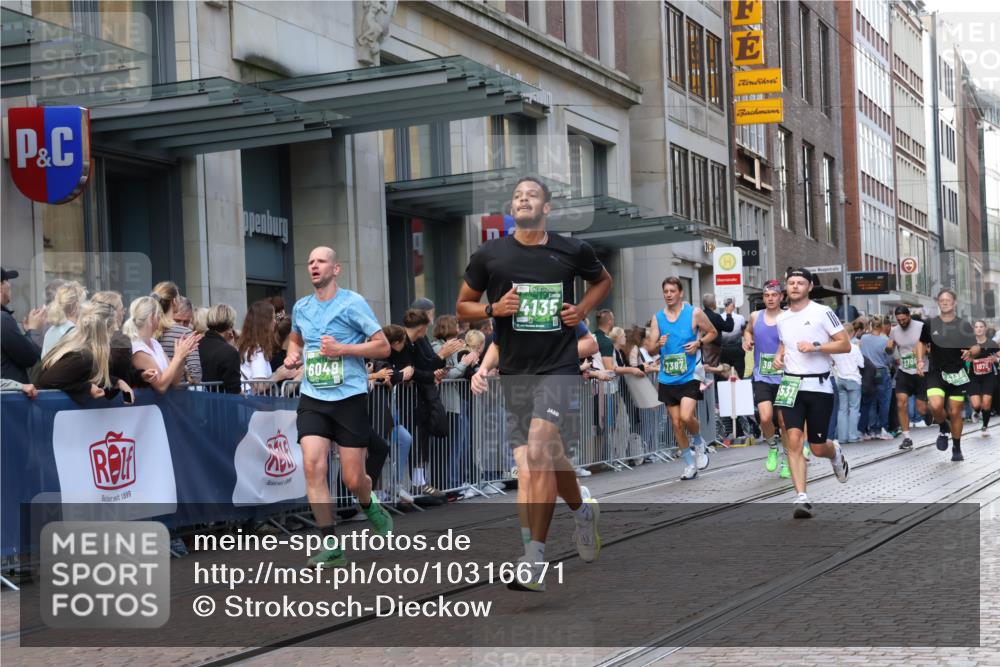 13.09.2026 - 21. swb-Marathon Bremen Strokosch-Dieckow http://msf.ph/oto/10316671 13.09.2026 13:16:32 Ziel 385, 472, 675, 696, 734, 827, 985, 1970, 2319, 2473, 2474, 2809, 3706, 3716, 3961, 4135, 4137, 4485, 5255, 5772, 6049, 6531, 6535, 6704, 6819, 7297, 7387, 7875, 481, 740, 755, 792, 816, 1076, 1162, 1605, 2604, 5255, 5554, 5963, 6367, 6721, 7053, 7603, 7801, 8171, 8288, 8398, 9031, 9115, 13008 meine-sportfotos.de