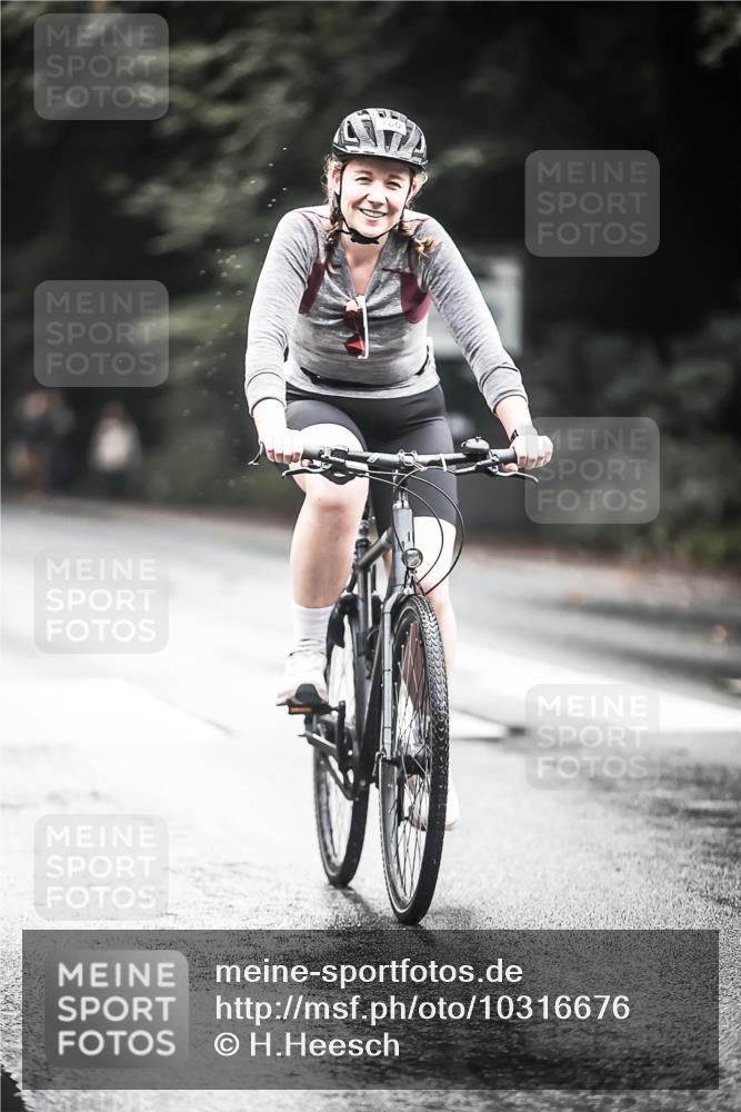 13.09.2026 - Stadtparktriathlon H.Heesch http://msf.ph/oto/10316676 13.09.2026 11:52:16 Radfahren 718, 780 meine-sportfotos.de