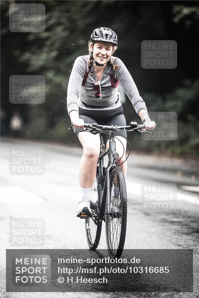 13.09.2026 - Stadtparktriathlon H.Heesch http://msf.ph/oto/10316685 13.09.2026 11:52:17 Radfahren 718, 780 meine-sportfotos.de