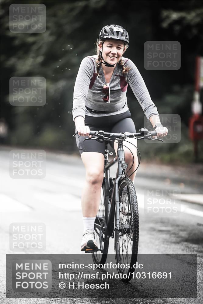 13.09.2026 - Stadtparktriathlon H.Heesch http://msf.ph/oto/10316691 13.09.2026 11:52:17 Radfahren 718, 780 meine-sportfotos.de