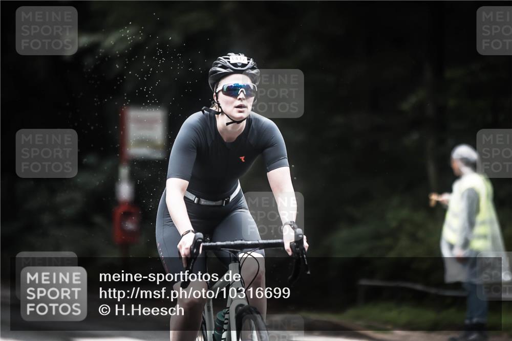 13.09.2026 - Stadtparktriathlon H.Heesch http://msf.ph/oto/10316699 13.09.2026 13:00:07 Radfahren 1082, 1117, 1160, 1203, 1221, 1239, 1267, 1310, 1357, 1358, 1412 meine-sportfotos.de