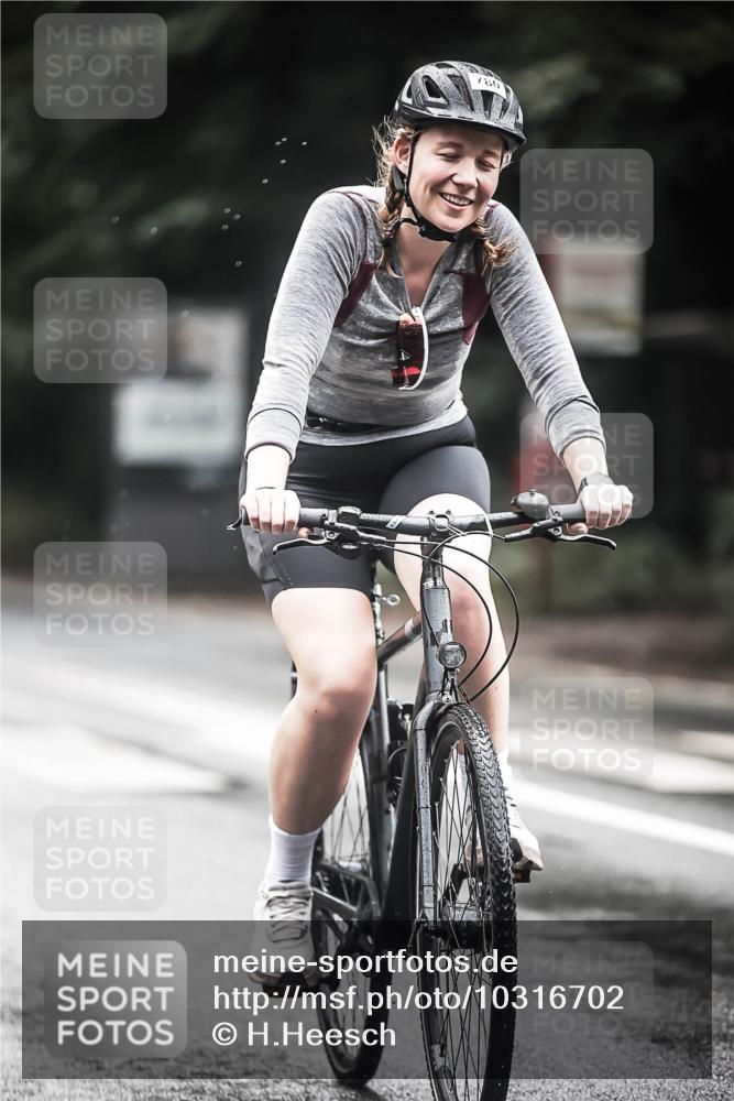 13.09.2026 - Stadtparktriathlon H.Heesch http://msf.ph/oto/10316702 13.09.2026 11:52:17 Radfahren 718, 780 meine-sportfotos.de