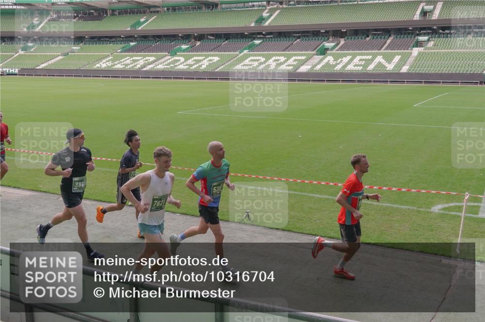 13.09.2026 - 21. swb-Marathon Bremen Michael Burmester http://msf.ph/oto/10316704 13.09.2026 12:51:49 Laufen im Stadion 107, 235, 335, 683, 734, 771, 792, 863, 1033, 1043, 1125, 1146, 1162, 1232, 1455, 1492, 1510, 1613, 1646, 1955, 1970, 1998, 2008, 2203, 2295, 2442, 2444, 2447, 2480, 2498, 2759, 2767, 2847, 3085, 3149, 3336, 3440, 3448, 3484, 3566, 3703, 3808, 3830, 3899, 3959, 3988, 4023, 4165, 4283, 4368, 4429, 4473, 4475, 4559, 4571, 4573, 4582, 4727, 4781, 4782, 4888, 4895, 5066, 5079, 5152, 5155, 5168, 5314, 5379, 5521, 5532, 5620, 5627, 5696, 6274, 6471, 6668, 6901, 8033, 8798 meine-sportfotos.de