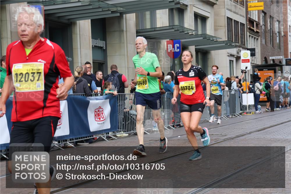 13.09.2026 - 21. swb-Marathon Bremen Strokosch-Dieckow http://msf.ph/oto/10316705 13.09.2026 10:57:23 Ziel 10078, 10177, 10460, 10565, 10707, 10728, 11106, 11153, 11245, 11365, 11480, 11532, 11568, 11734, 11824, 11856, 11965, 11966, 12111, 12222, 12228, 12231, 12264, 12372, 12427, 12555, 10166, 10226, 10300, 10394, 10517, 10518, 10578, 10687, 10700, 10772, 10969, 11236, 11292, 11365, 11484, 11498, 11609, 11667, 11734, 12037, 12111, 12263, 12382, 12383, 12400, 12411 meine-sportfotos.de